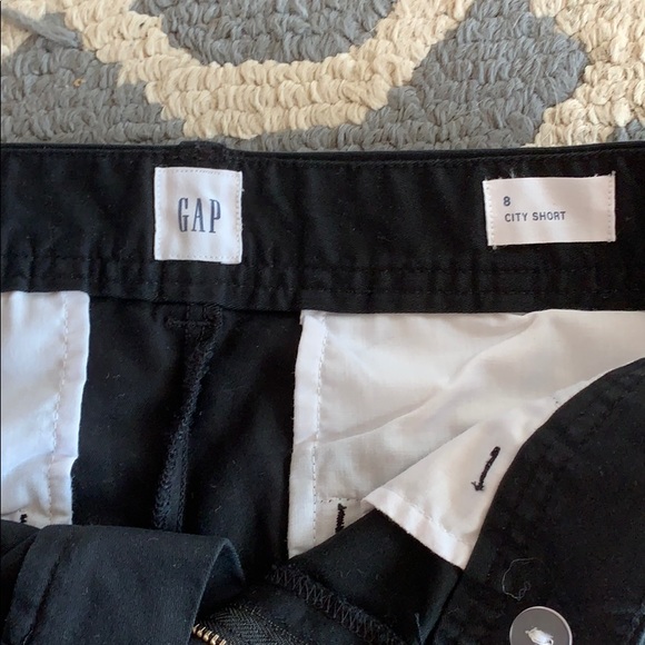 Black Gap City Shorts - Picture 2 of 2